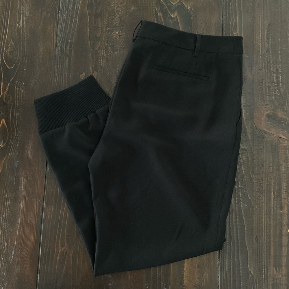 DKNY  ●  Women’s Black Dress Joggers